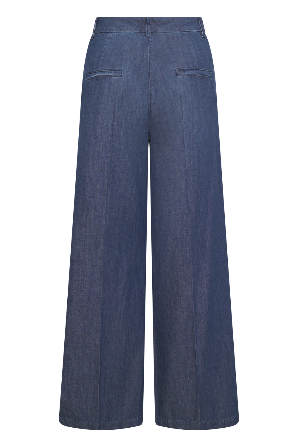 Hose Seductive Shiloh in blau. Elegante Jeans mit weitem Bein und mittlerer Leibhöhe. Die leichte Jeans hat eine Bügelfalte, einen Formbund und Gürtelschlaufen. Sie hat seitliche Eingriffstaschen und Leistentaschen hinten. Die Jeans besteht aus einem sehr leichten und angenehmen Sommerdenim.