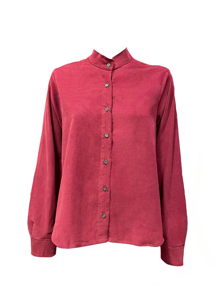 Bluse The White Shirt aus Feincord in rot. Die wunderschöne Bluse von The White Shirt aus einem weichen Stoff perfekt für besondere Anlässe. Die Bluse fällt größengerecht aus. Die Bluse hat jeweils ein Knopf an den Ärmel. Die Bluse hat einen geschnittenen Ausschnitt.