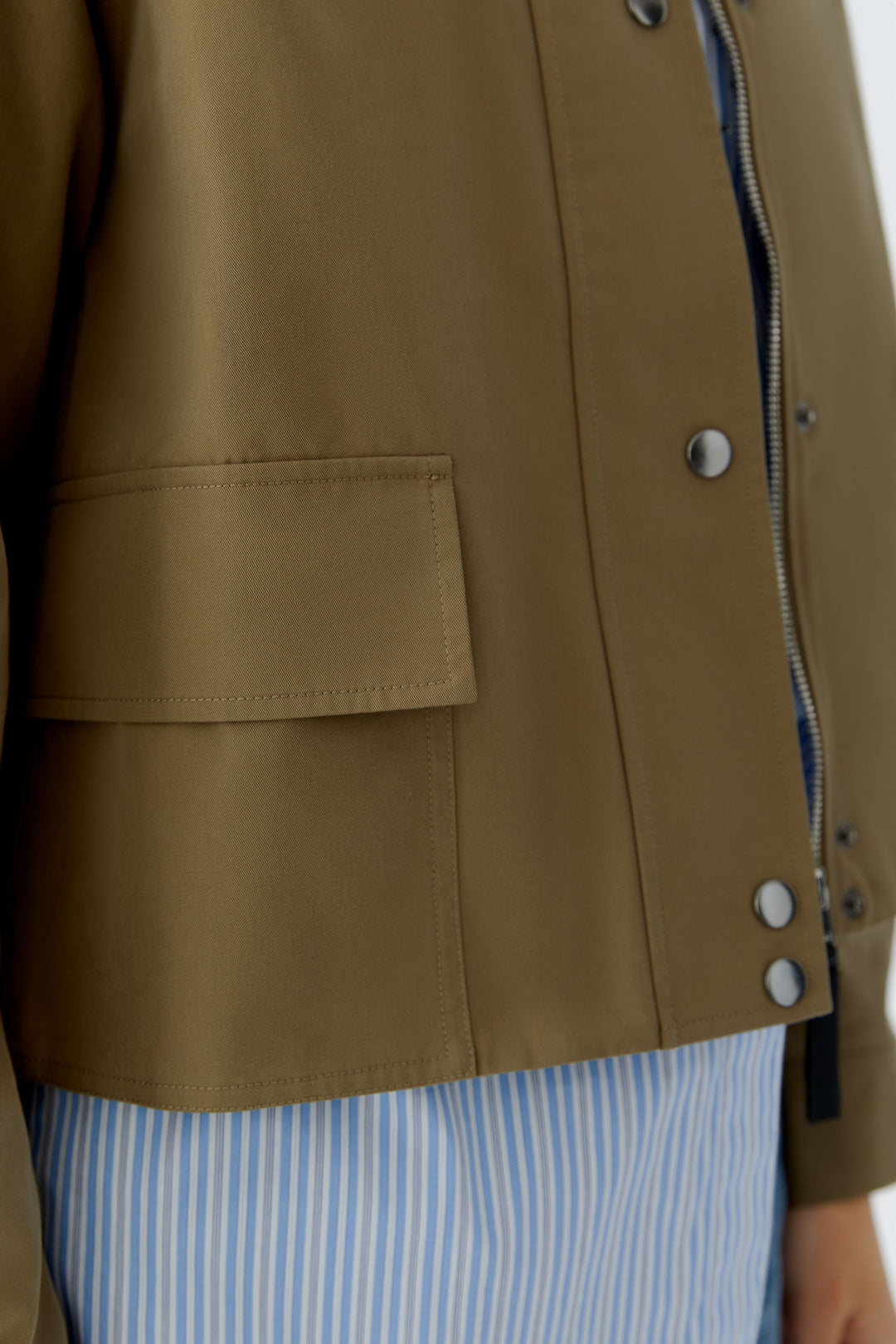 Jacke-Oui-Khaki-Gruen-Schwarzer-Kragen