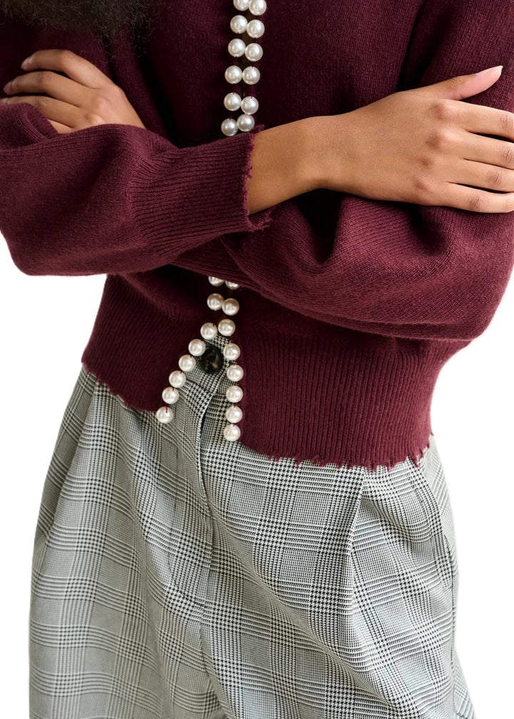 Strickweste-Essentiel Antwerp-Ideas-bordeaux-Perlen-ausgefranster Saum