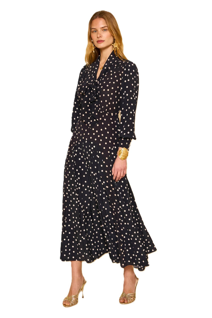 Kleid-Rixo-Marigold-Muster-Schwarz-Punkte-weiss-hemdkragen