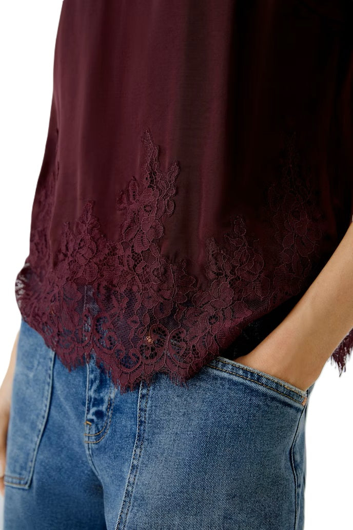 Top-Oui-Spitzentop-bordeaux-Traeger