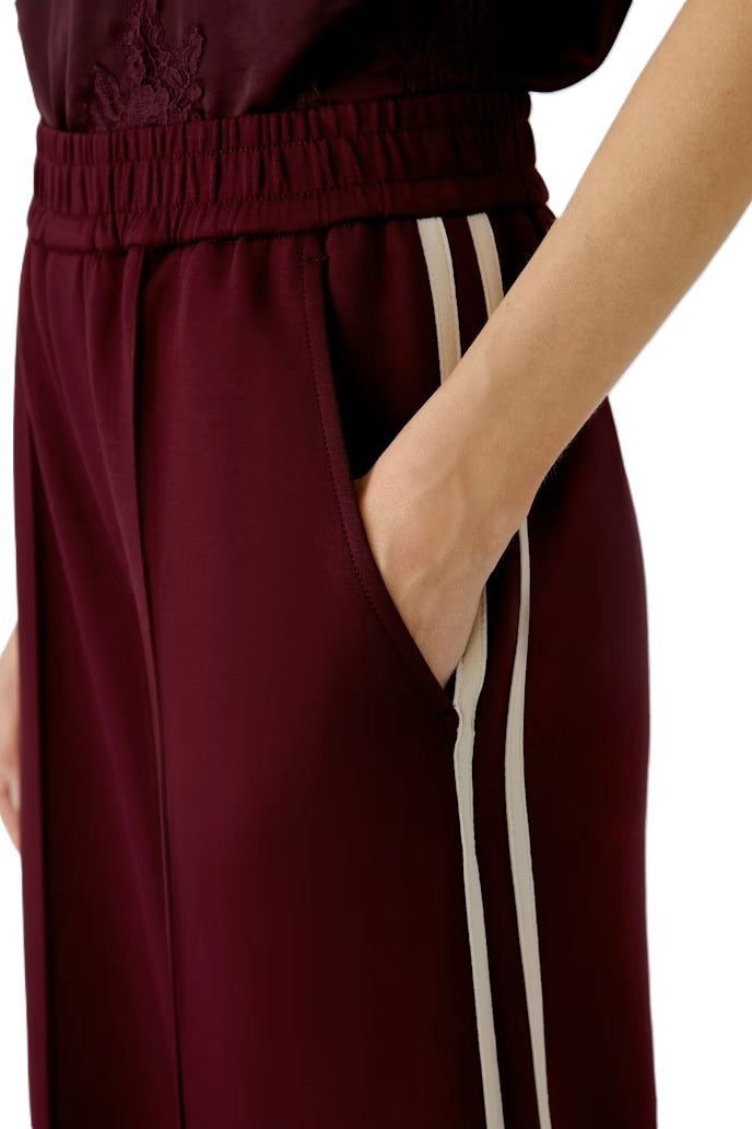 Hose-OUI-schwerer Jersey-Gummibund-Seitenstreifen-Taschen-bordeaux