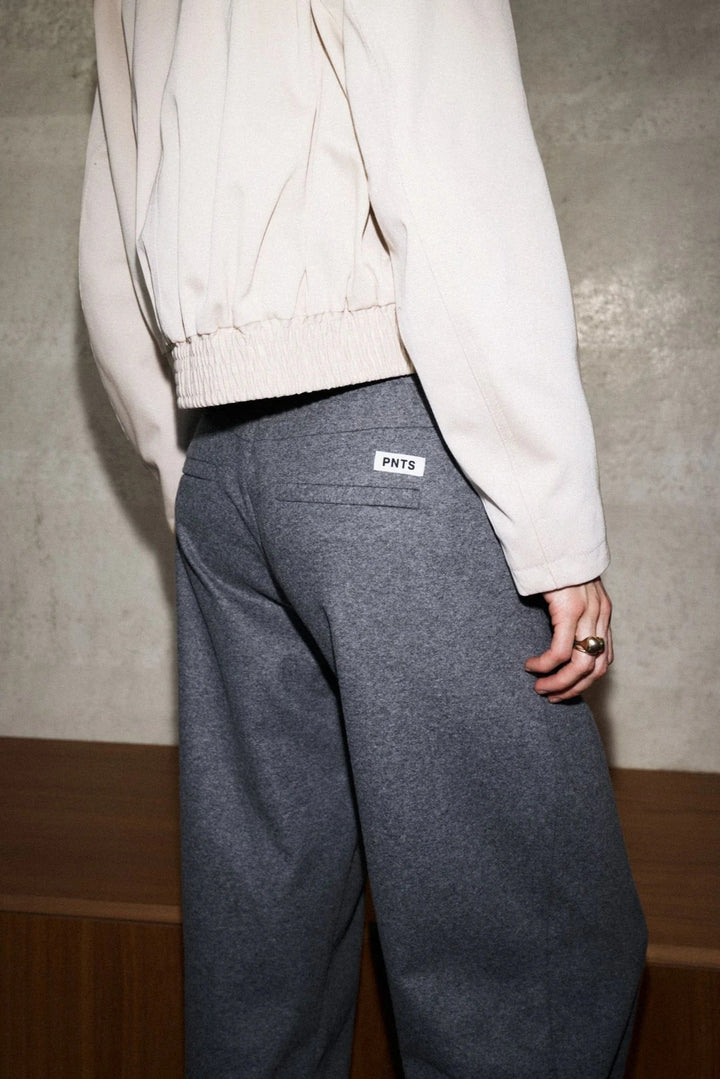 Hose-PNTS-06_THE JINO O- Joggpant-O Shape-Grau-Bundfalte 