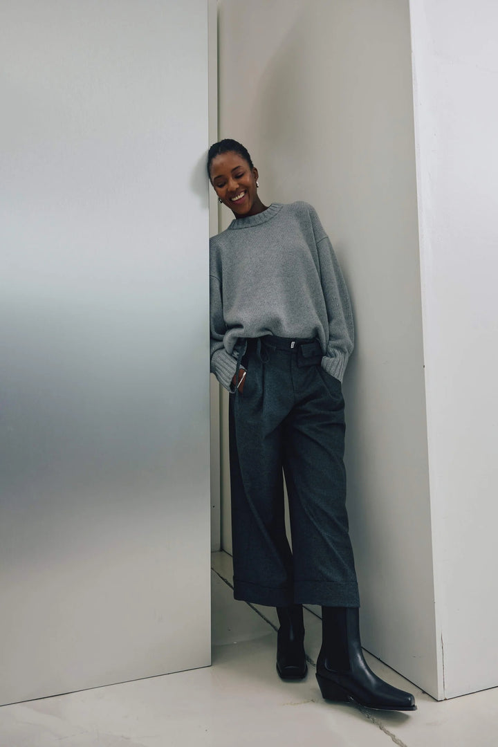 Hose-PNTS-24_THE MINI G-dunkelgrau-Wolle-Guertel mit Pocket-Aufschlag