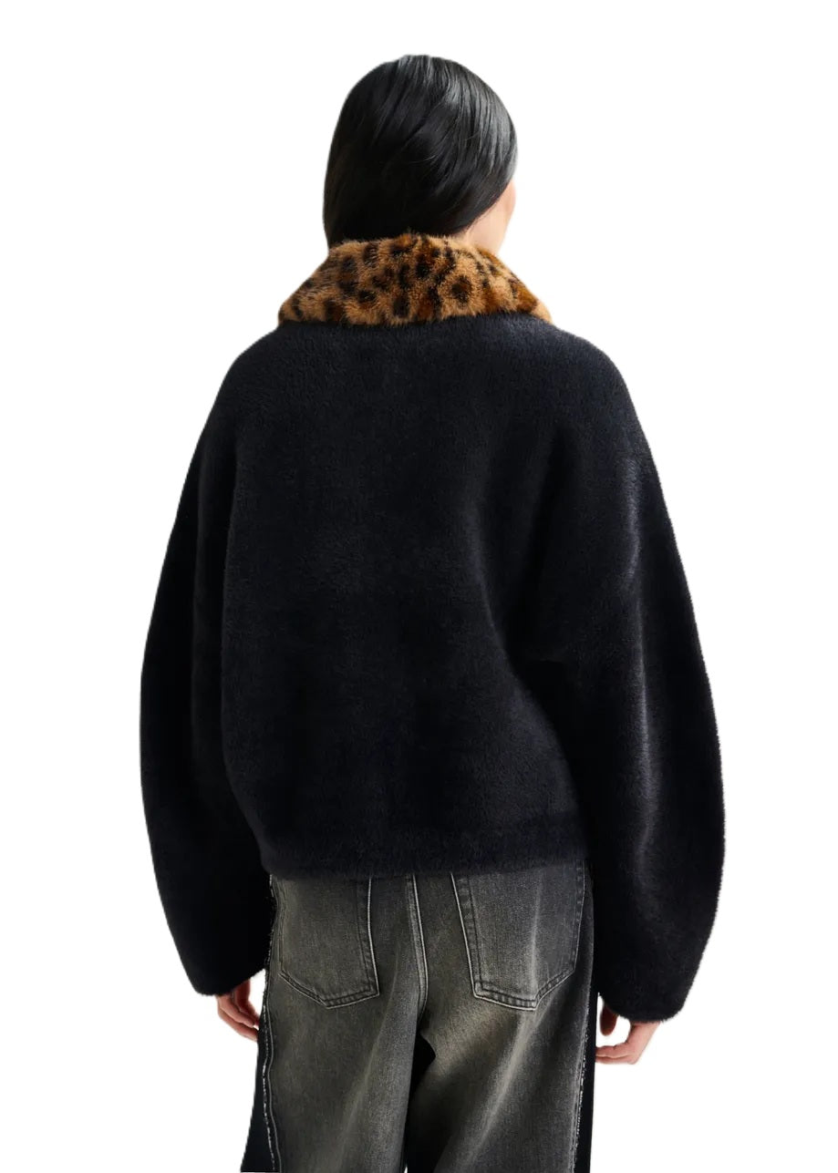 Jacke-Essentiel Antwerp-Intention-Kunstfellkragen-Leopardenprint-bunte Schmuckknoepfe-schwarz