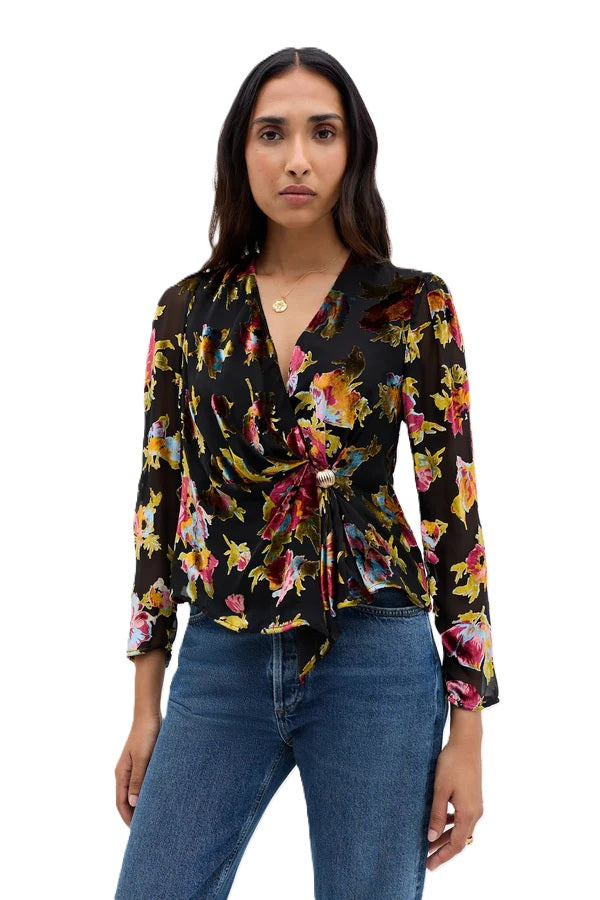Shirt-Rixo-Everlyn-Samtoptik-Wickeloptik-Blumen-bunt-Goldspange