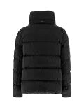Jacke Herno Woven Jacket in schwarz. Diese wunderschöne Jacke hat ein ganz besonderes Design. Sie hat eine satinierte und weiche Haptik. Sie hat eine bequeme Passform und ist sehr leicht. Am Kragen hat sie einen Tunnelzug zum Verstellen. Außerdem hat sie Paspeltaschen und eine Wattierung aus Daune. 