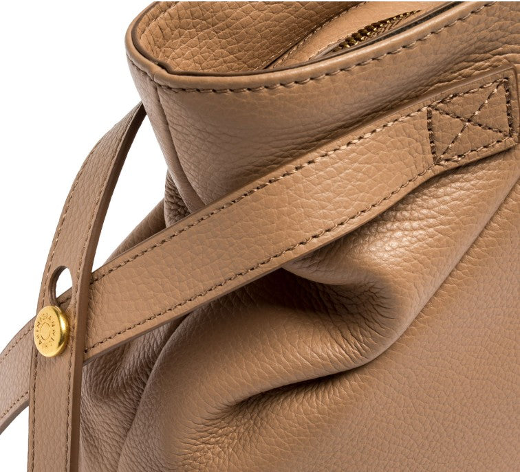 Tasche-Gianni-Chiarini-CLAUDETTE-Echtleder-clay-braun-verstellbaren-Trageriemen-Gold