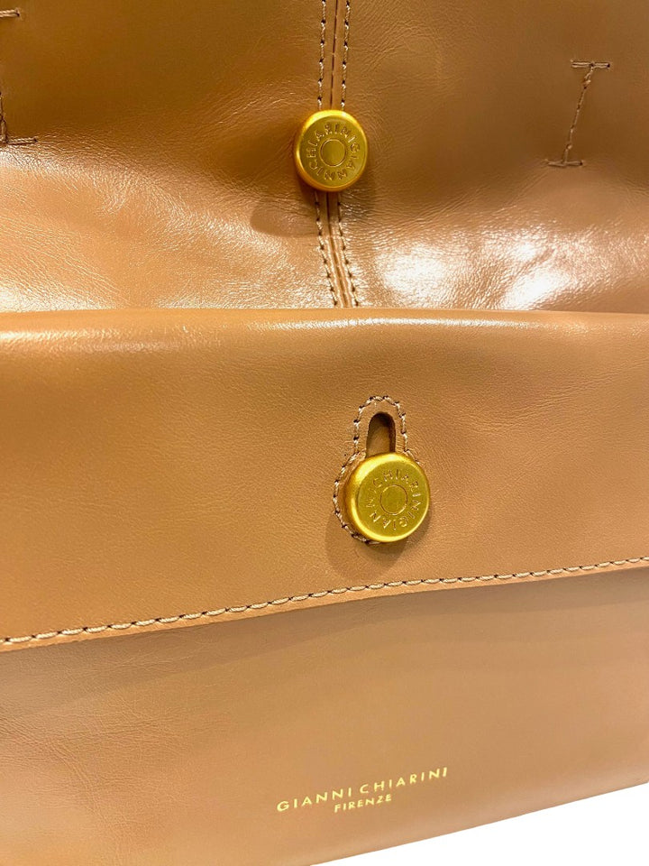 Tasche-Gianni-Chiarini-Cher-Echtleder-Fach vorne-clay-braun-verstellbaren-Trageriemen-Gold