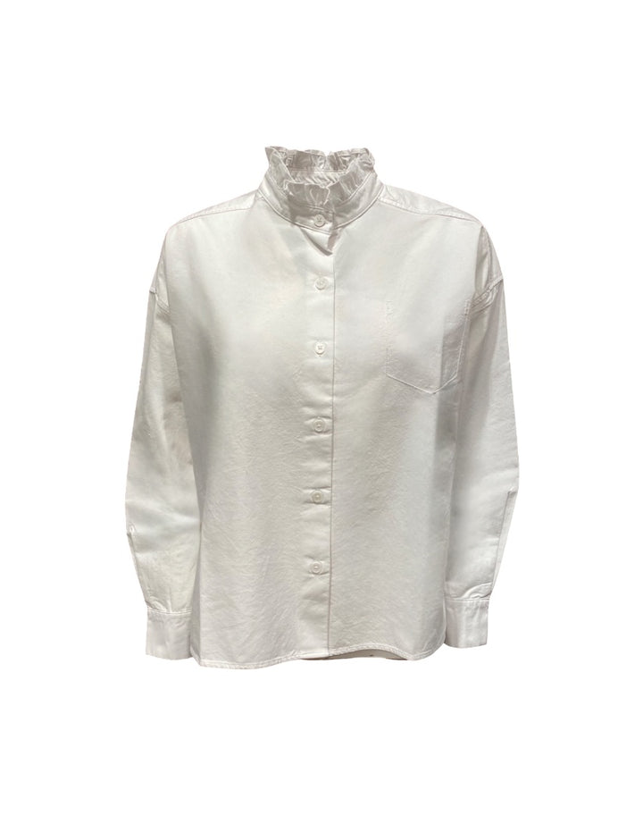 Bluse in weiß von Narli mit Rüschenkragen und durchgehender Knopfleiste. De Bluse ist gerade und weit geschnitten und aus Baumwolle. 