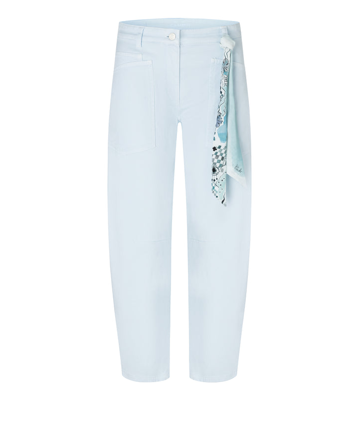Hose von Cambio Ozean in hellblau mit Seidentuch. Die Hose hat einen O Shape und ist verkürzt. Sehr leichte Sommerhose. 