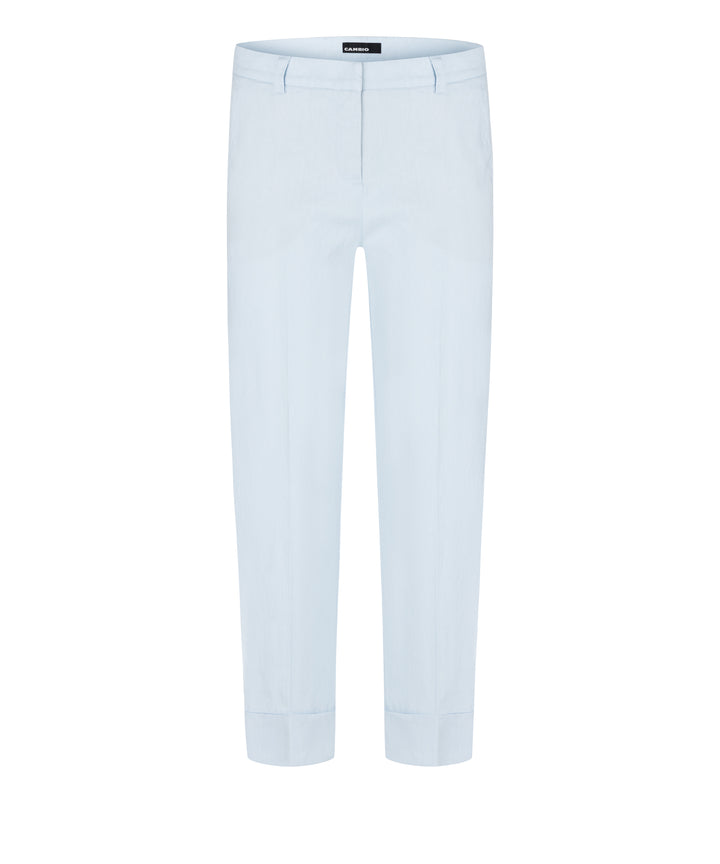 Hose von Cambio Krystal in hellblau. Zip und Riegel in schmaler Form und Aufschlag. Schöne leichte Sommerware. 