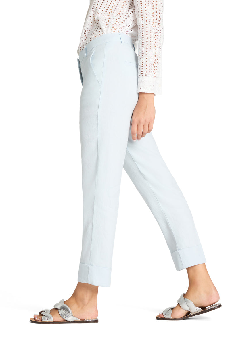 Hose von Cambio Krystal in hellblau. Zip und Riegel in schmaler Form und Aufschlag. Schöne leichte Sommerware. 