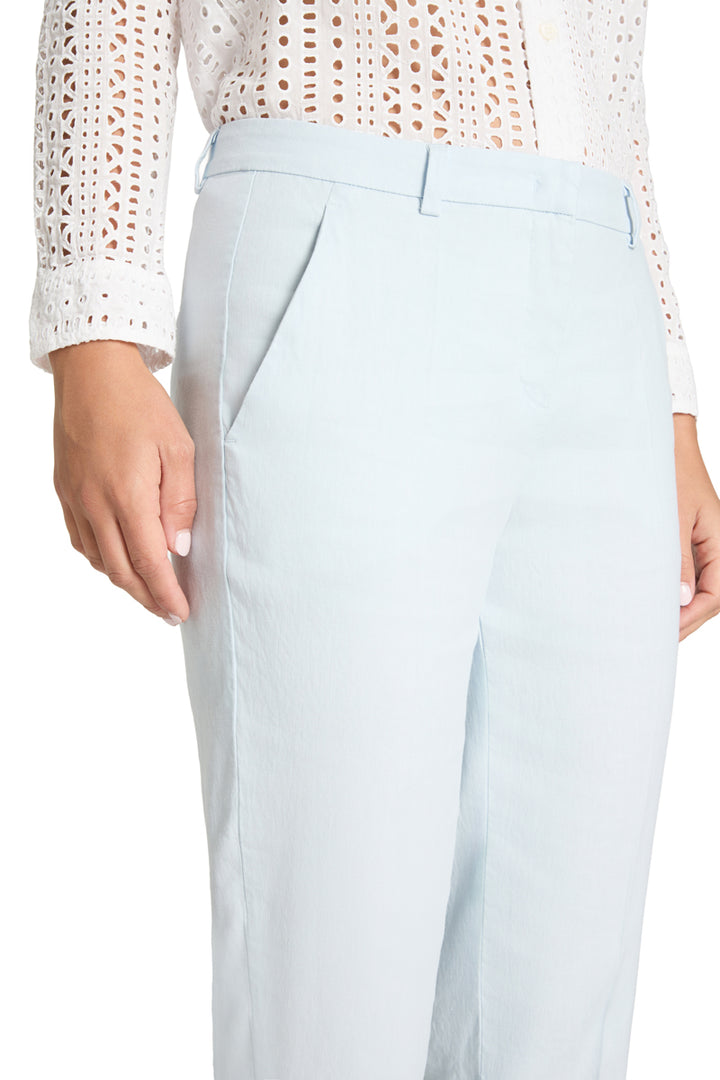 Hose von Cambio Krystal in hellblau. Zip und Riegel in schmaler Form und Aufschlag. Schöne leichte Sommerware. 