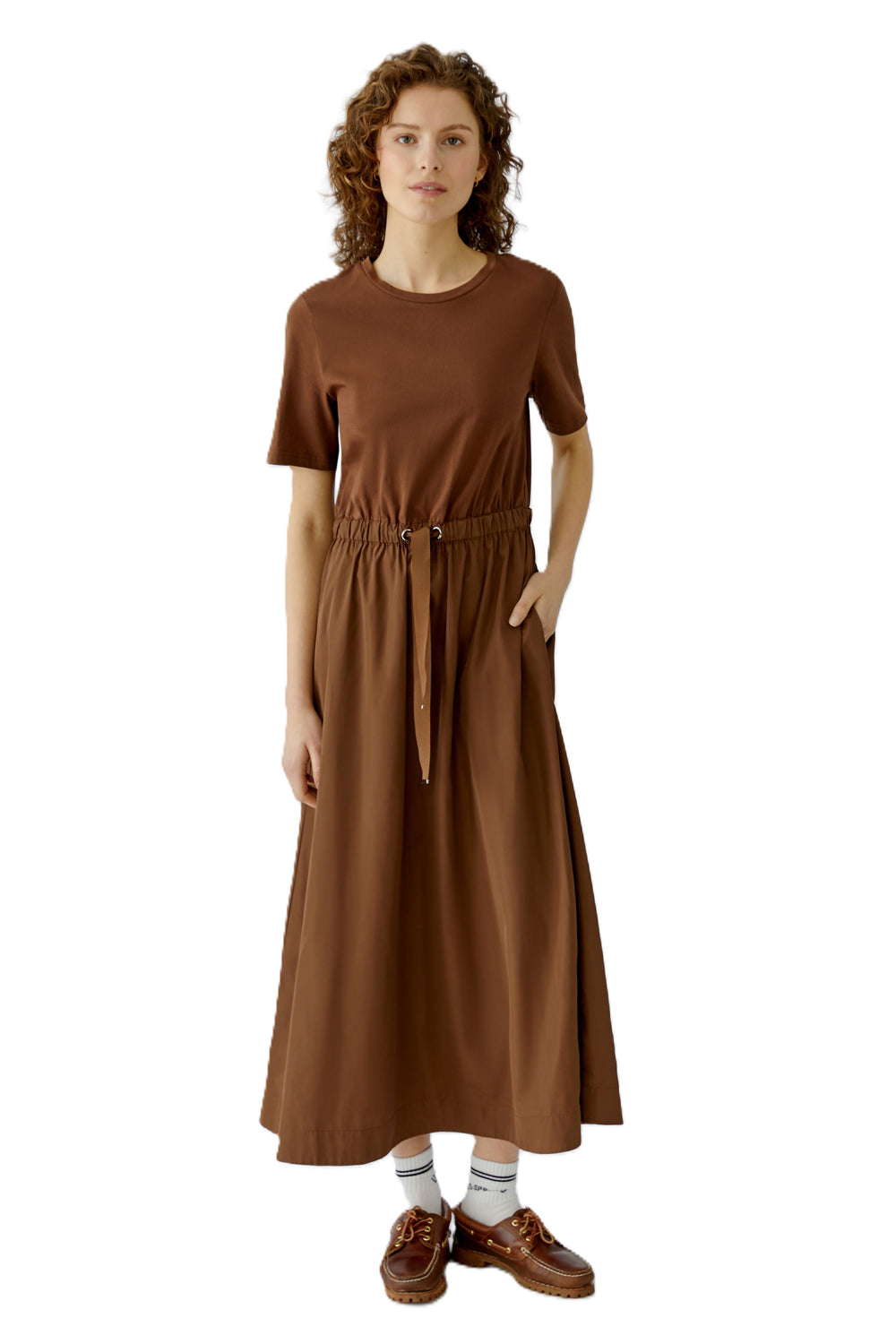 Kleid-Oui-Midi-kurzarm-Geraffte Taille mit Bindegürtel-braun-taschen