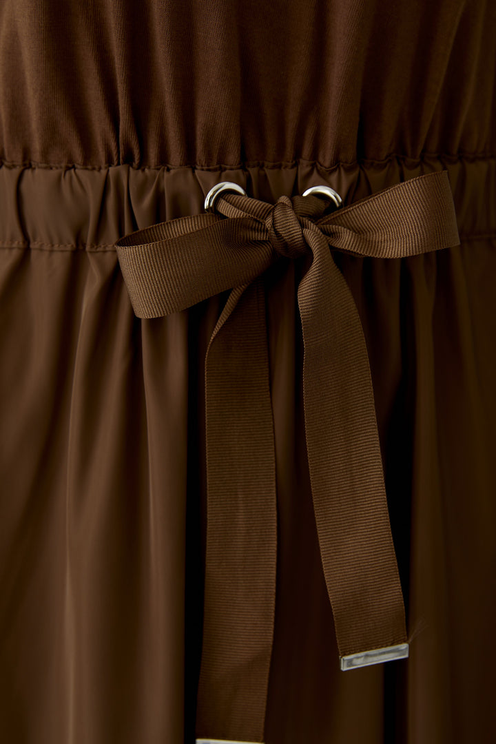 Kleid-Oui-Midi-kurzarm-Geraffte Taille mit Bindegürtel-braun-taschen