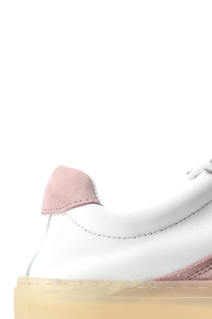 Sneaker Copenhagen Studios CPH98 aus Suede und Glattleder mit moderner sportlicher Silhouette und dezenter Schnürung in weiß und rosa 