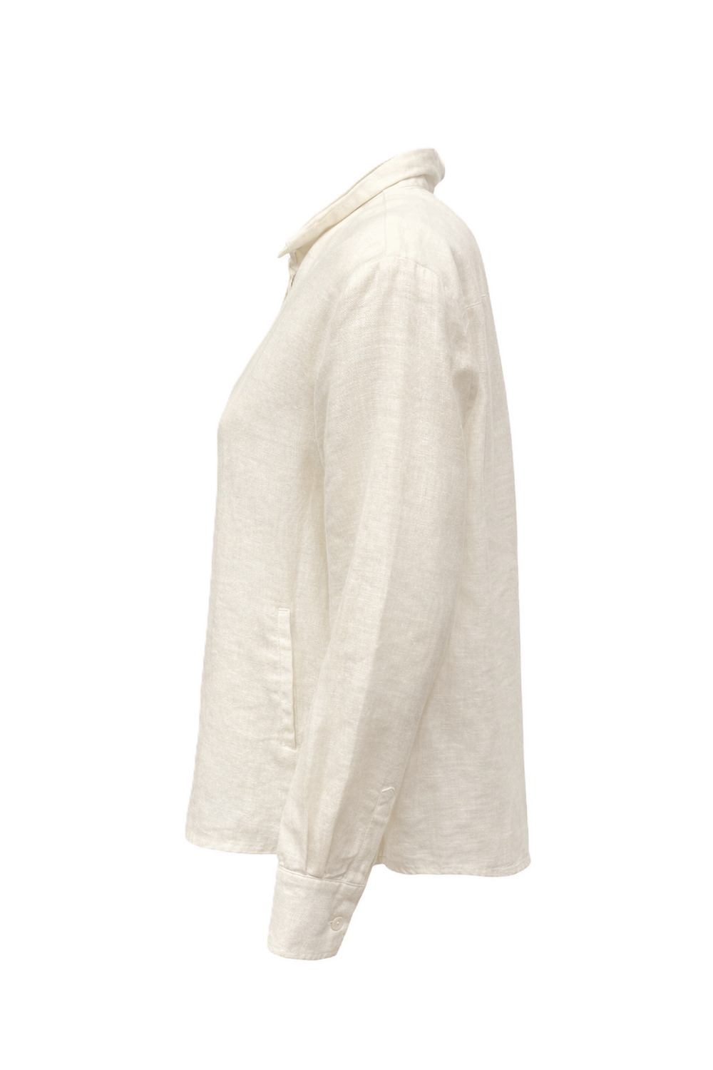 Leinenbluse von FFC in weiß aus Leinen mit Knopfleiste und Kellerfalte am Rücken. 