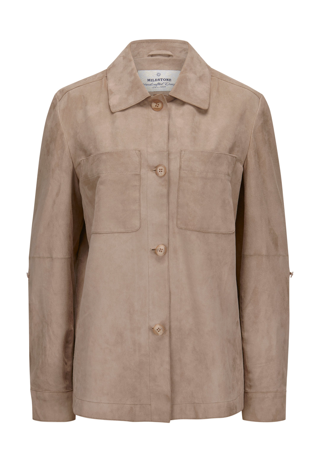 Lederjacke Milestone MSVicki in beige. Schönes Lederhemd aus Ziegenvelours mit Kragen und Knopfleiste. Die Rückseite ist nappiert und das Hemd hat eine reguläre Passform. Das Hemd hat aufgesetzte Brusttaschen und Ärmel zum Hochkrempeln. Die Manschetten haben Schlitze und Knöpfe. Der Saum ist abgerundet und an der Seitennaht Schlitze. Das Hemd ist ungefütteert