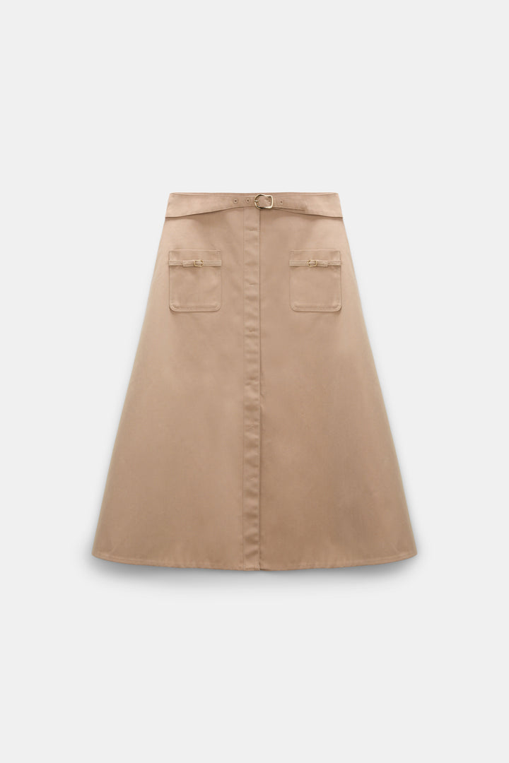 Rock Dorothee Schumacher LUXURY LAYER Skirt in trench. Der ausgestellte beige Rock im modernen, femininen Look aus changierender Technostoff hat aufgesetzte Taschen mit Gürtel und eine geknöpfte Frontleiste. Der Rock wird mit einem passenden Gürtel mit Signature-Schnalle geliefert.