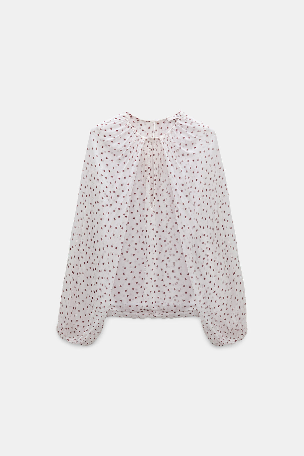 Bluse Dorothee Schumacher DANCING DOTS Blouse.small bordeaux dot. Die Bluse mit Polka-Dot-Muster ist aus crinkled Viskose-Georgette gemacht und hat voluminöse, capeartige lange Ärmel. Die Bluse hat einen schmalen Schnitt und elastische Bündchen. Auf der Rückseite befindet sich ein kleiner Knopf zum Verschließen. Der Bodyteil ist gedoppelt und nicht durchsichtig. 
