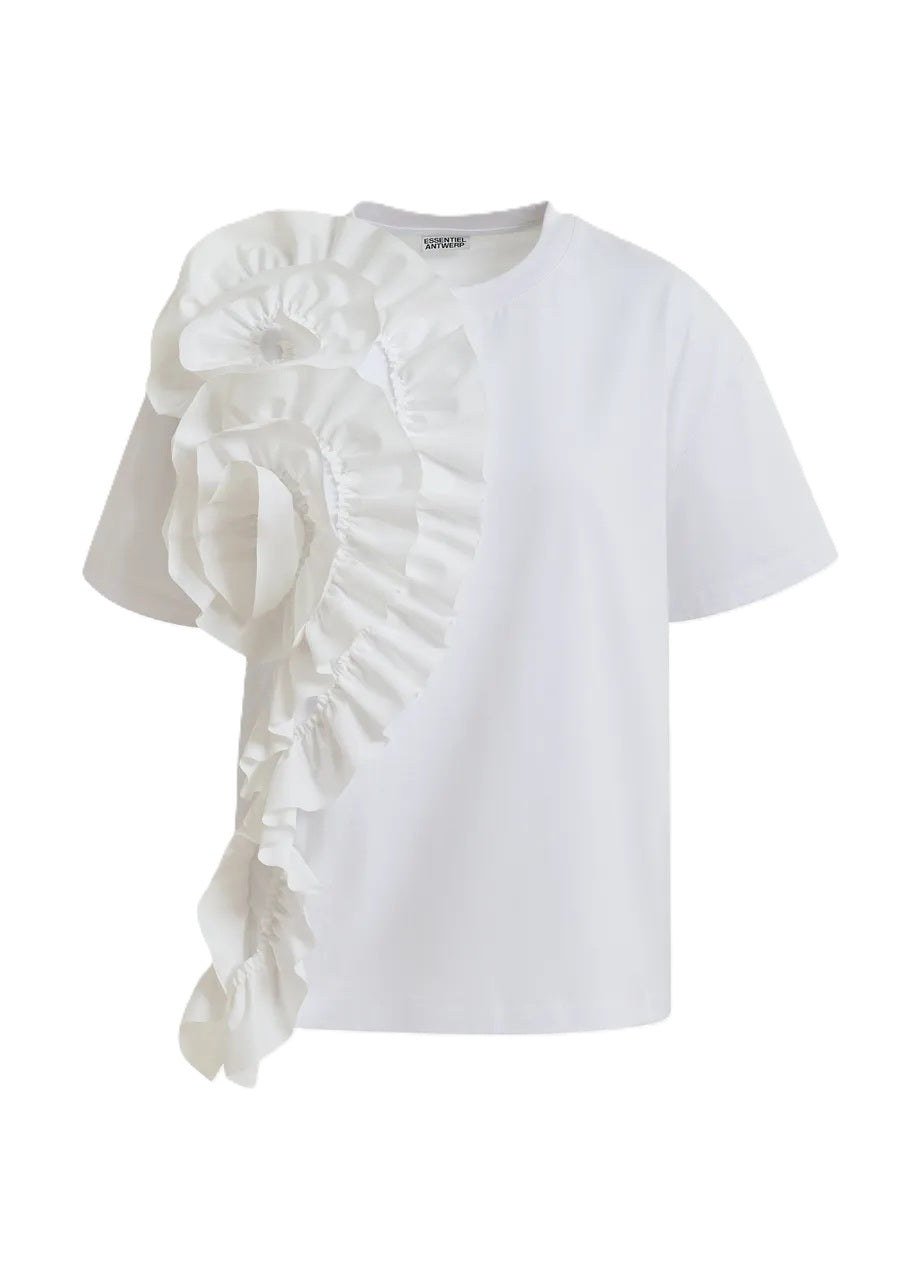Shirt Essentiel Antwerp Jidole Shirt with Bug in weiß. Das T-Shirt ist aus 100% Baumwolle gefertigt und hat eine lässige Silhouette. Eine große und kaskadenförmige Rüsche an der Vorderseite erzeugt eine schöne Blumenrüsche.