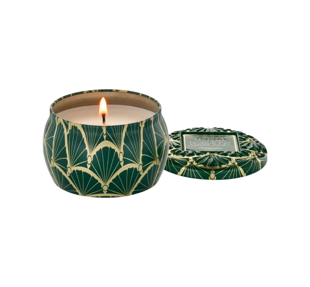 Kerze VOLUSPA Noble Fir Garland Mini Tin Candle