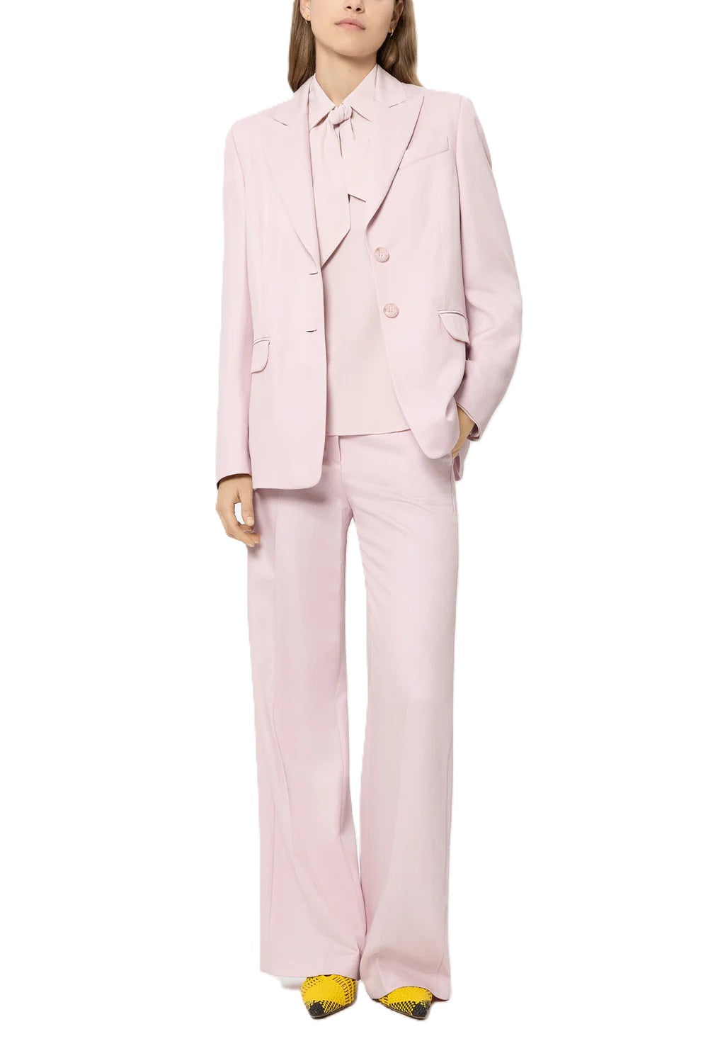 Blazer von Luisa Cerano in rosa. Der Blazer hat eine gerade Form und ein Revers mit Knöpfen. 