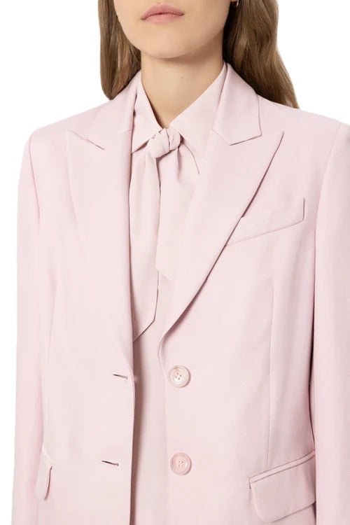 Blazer von Luisa Cerano in rosa. Der Blazer hat eine gerade Form und ein Revers mit Knöpfen. 