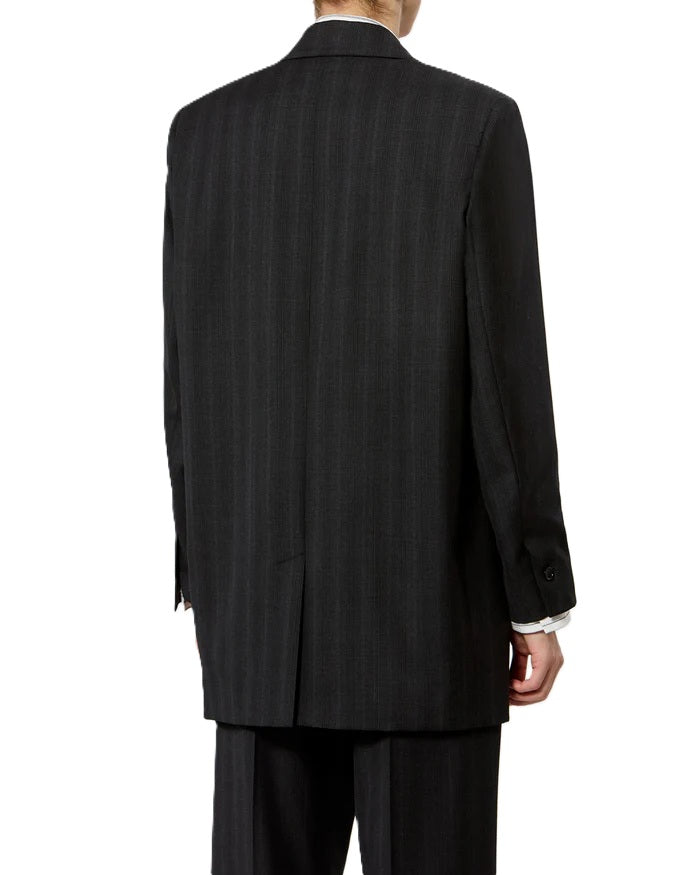 Blazer Isabel Marant Nerix Jacket in anthrazit. Cooler Blazer mit feinem Ton-in-Ton Karomuster aus Schurwolle. Der Blazer hat einen Knopf und eine gerade lässige Passform. Er hat einen modernen Spitzkragen und betonte Schultern. Er hat lange Ärmel und geknöpfte Manschetten. 
