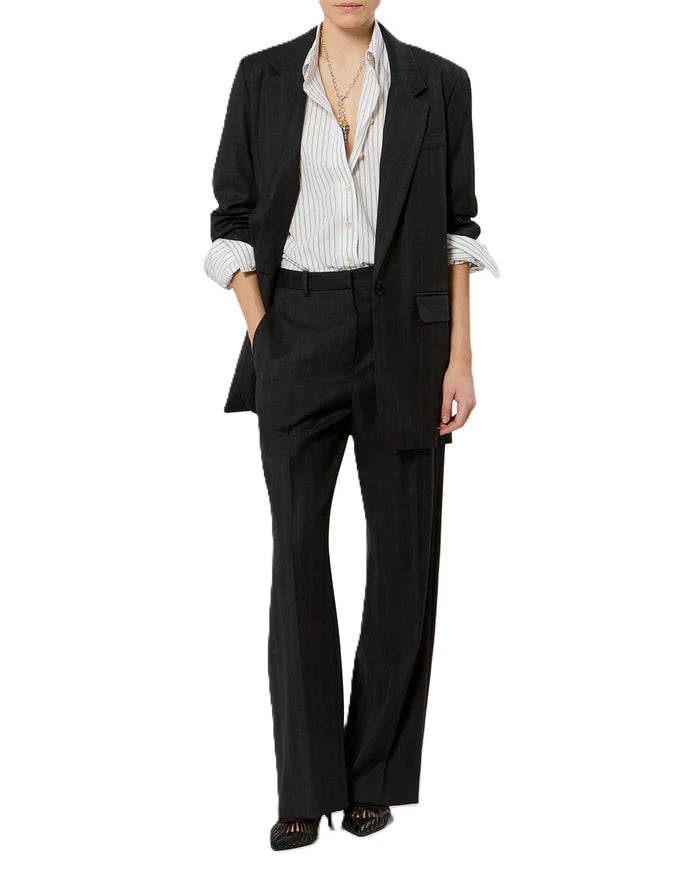 Blazer Isabel Marant Nerix Jacket in anthrazit. Cooler Blazer mit feinem Ton-in-Ton Karomuster aus Schurwolle. Der Blazer hat einen Knopf und eine gerade lässige Passform. Er hat einen modernen Spitzkragen und betonte Schultern. Er hat lange Ärmel und geknöpfte Manschetten. 