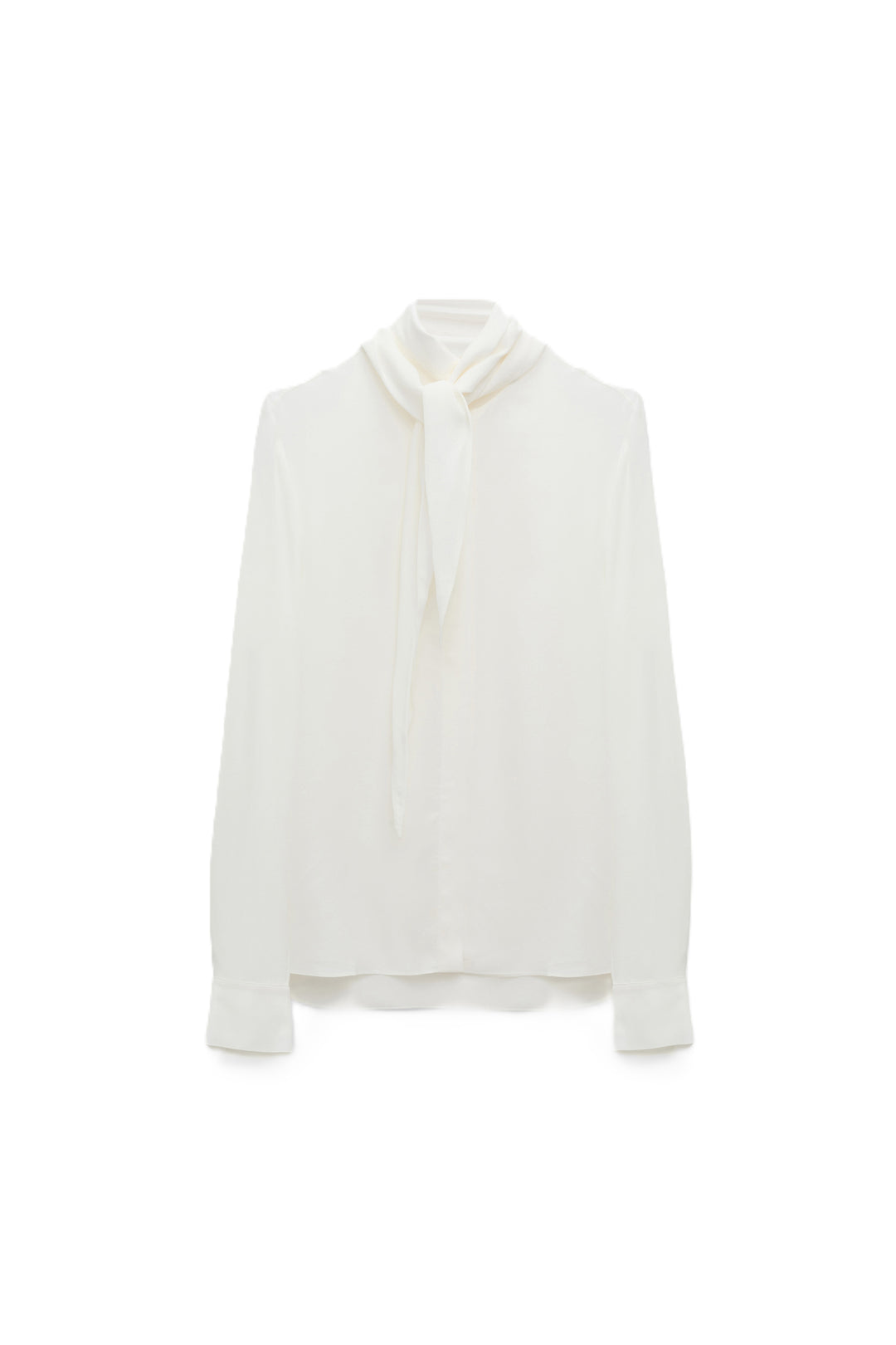Bluse Dorothee Schumacher Soft Vibes in ecru. Schön fallende Seidenbluse mit eleganten Schal. Die Bluse hat eine verdeckte Knopfleiste und breite Manschetten. Sie hat eine lockere Passform und fällt größengerecht aus.