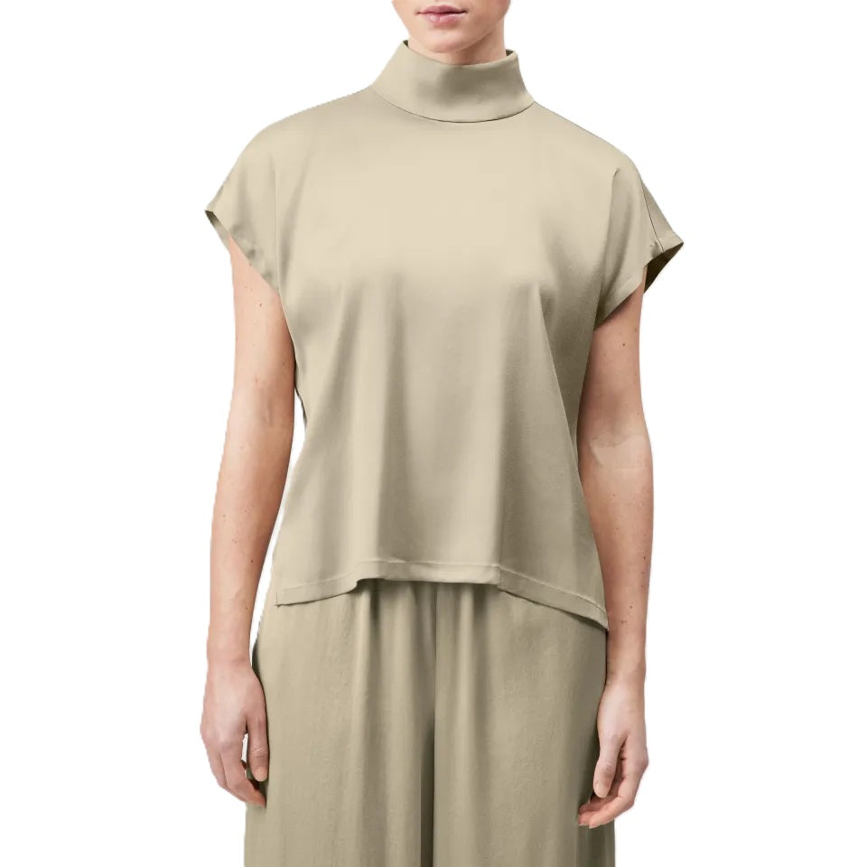 Bluse Drykorn ALARIA mit Stehkragen und aermellos kommt in Satin in beige gold und leichtem Glanz 