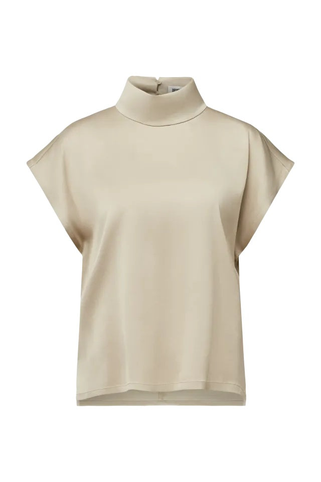 Bluse Drykorn ALARIA mit Stehkragen und aermellos kommt in Satin in beige gold und leichtem Glanz 