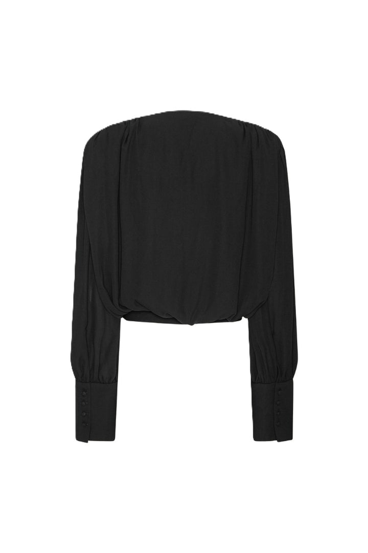 Bluse Rotate in schwarz. Die Bluse hat einen femininen V-Ausschnitt und überzeugt durch eine drapierte Wickeloptik vorne und gerafften Schultern. Die Bluse hat lange Ärmel mit breiten Manschetten. Die Bluse hat eine weiche Textur und einen eleganten Fall. Sie fällt groß aus.