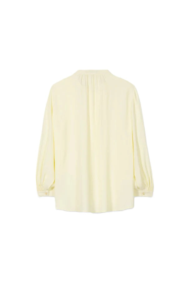 Bluse Luisa Cerano Tunika aus Seiden-Mix in gelb. Locker geschnittene Tunika-Bluse aus fließendem Seidenmix in einem zarten Gelbton. Die Bluse besitzt einen tiefen V-Ausschnitt und ¾-lange Ärmel mit geknöpften Manschetten und gefältelten Details.