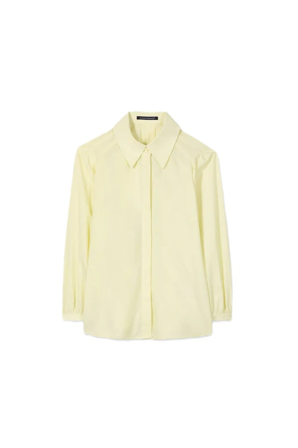 Feminine Bluse von Luisa Cerano in gelb. Die Bluse hat einen Kragen, voluminöse Ärmel und eine Falte auf der Rückseite. Sie hat eine verdeckte Knopfleiste und ist citron. 