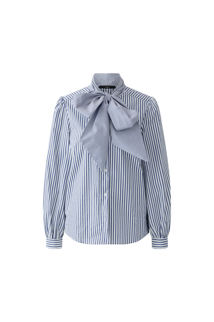 Blau Weiß Gestreifte Bluse von Oui mit großer Schluppe, Knopfleiste und langen Ärmeln.