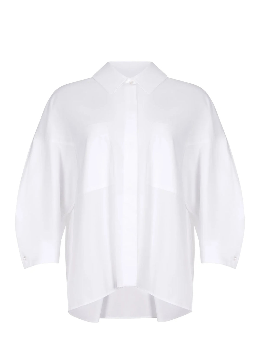 Bluse S Max Mara SMMANCELLA in weiß. Schöne Bluse in weiß aus 100% Baumwolle. Die Bluse hat einen Kragen und eine verdeckte Knopfleiste. Sie hat leicht voluminöse Ärmel, die ebenfalls leicht verkürzt sind. Die Bluse ist vorne kürzer geschnitten als hinten.