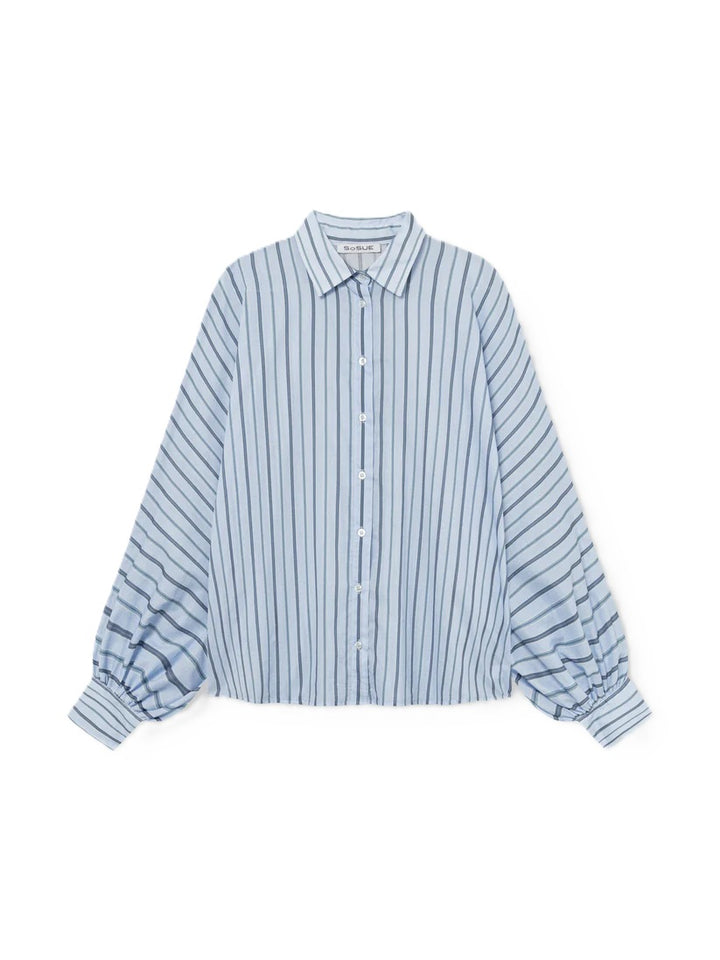 Bluse von So Sue Antonia Voile. Blue Stripes Hemdbluse mit Kragen und Fledermausärmeln. Leichte sommerliche Ware. 