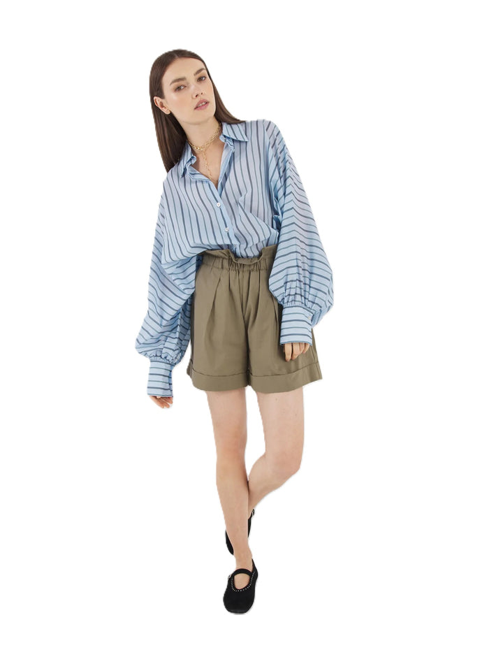 Bluse von So Sue Antonia Voile. Blue Stripes Hemdbluse mit Kragen und Fledermausärmeln. Leichte sommerliche Ware. 