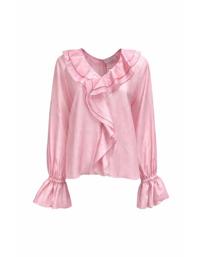 Bluse von So Sue Ruffle Long Sleeve mit V Ausschnitt und Langen Ärmeln. Volant am Ausschnitt in rosa blush. 