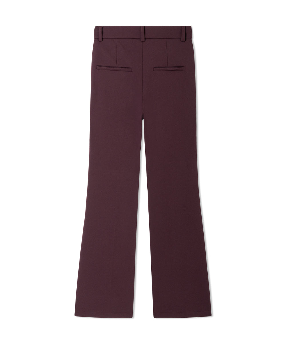 Hose Cambio Francoise in bordeaux ist eine Schlupfhose mit langen geradem Bein und Gürtelschlaufen. Die Hose hat Taschen und eine Naht auf der Vorderseite.