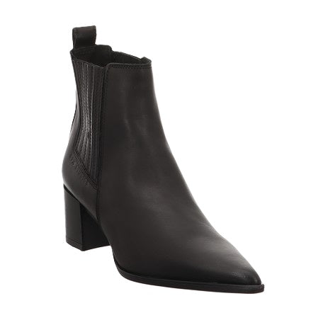 Chelsea Boot Copenhagen Studios CPH298 in schwarz. Der coole Chelsea Boot ist ein richtiger Allrounder. Durch seinen seitlichen Gummieinsatz, kann man bequem ein- und aussteigen. Der Absatz ist breiter und somit sehr angenehm. 