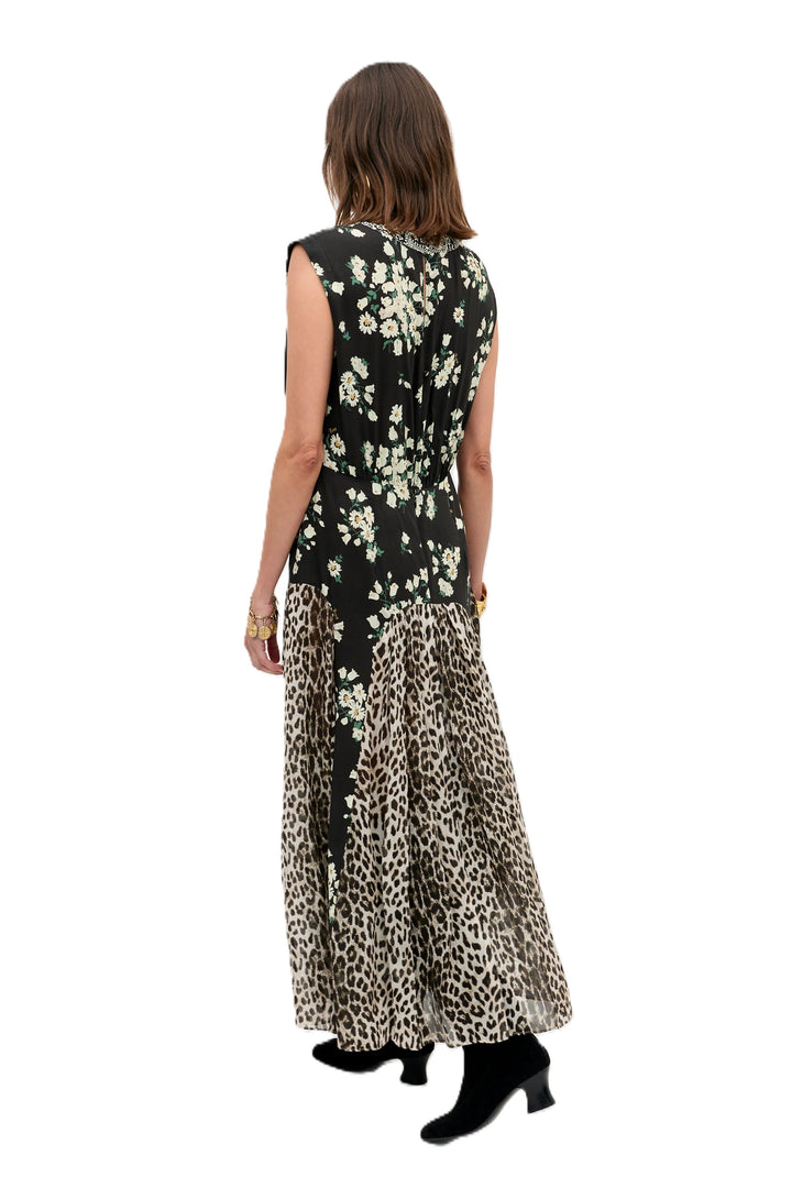 Kleid Rixo Coralie. Wunderschönes und feminines Kleid von Rixo. Das Kleid verbindert zwei verschiedene Drucke gekonnt miteinander und ist dadurch ein besonderes Highlight. Es hat keine Ärmel und ist mittellang geschnitten. Es hat einen Rundhalsausschnitt und ist an der Taille figurbetont geschnitten.