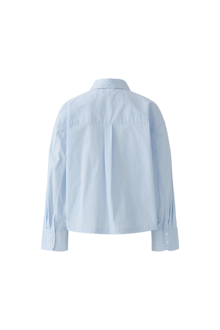 Hellblaue Hemdbluse von Oui mit Hemdkragen und breiten Manschetten. Gestreifte Bluse mit langen Ärmeln.