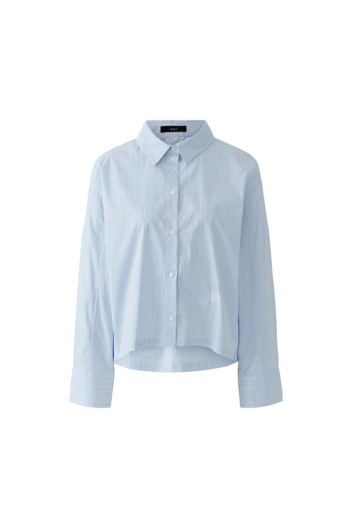 Hellblaue Hemdbluse von Oui mit Hemdkragen und breiten Manschetten. Gestreifte Bluse mit langen Ärmeln.