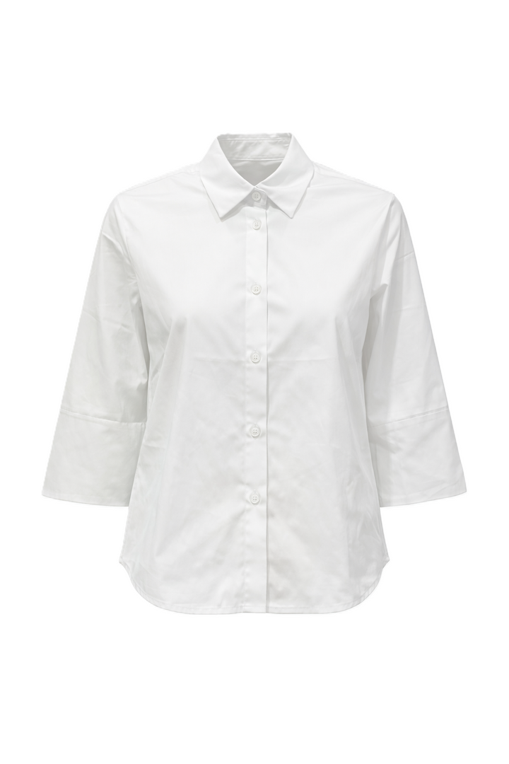 Hemdbluse The White Shirt in weiss. Diese klassische Hemdbluse überzeugt mit ihrem Hemdkragen und der durchgehenden Knopfleiste. Sie hat halblange Ärmel und eine Rückenfalte.