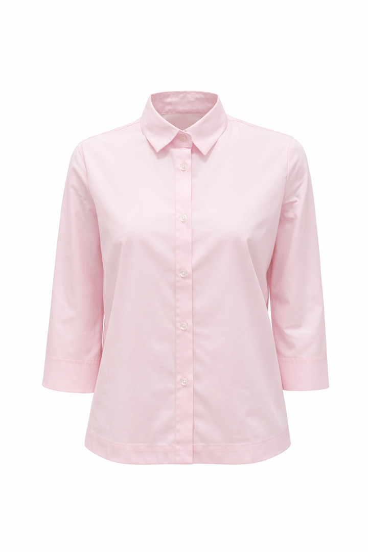 Hemdbluse The White Shirt in rosa. Diese klassische Hemdbluse mit Halbarm überzeugt durch ihre zeitlose Ausstrahlung. Die durchgehende Knopfleiste und der Hamdkragen unterstreicht den stilvollen Charakter und macht sie zu einem vielseitigen Begleiter.